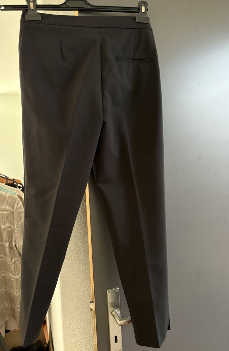 H&M Pantaloni: Stoffhose schwarz – Usato da Luzern venduto da ale_v5qn 3