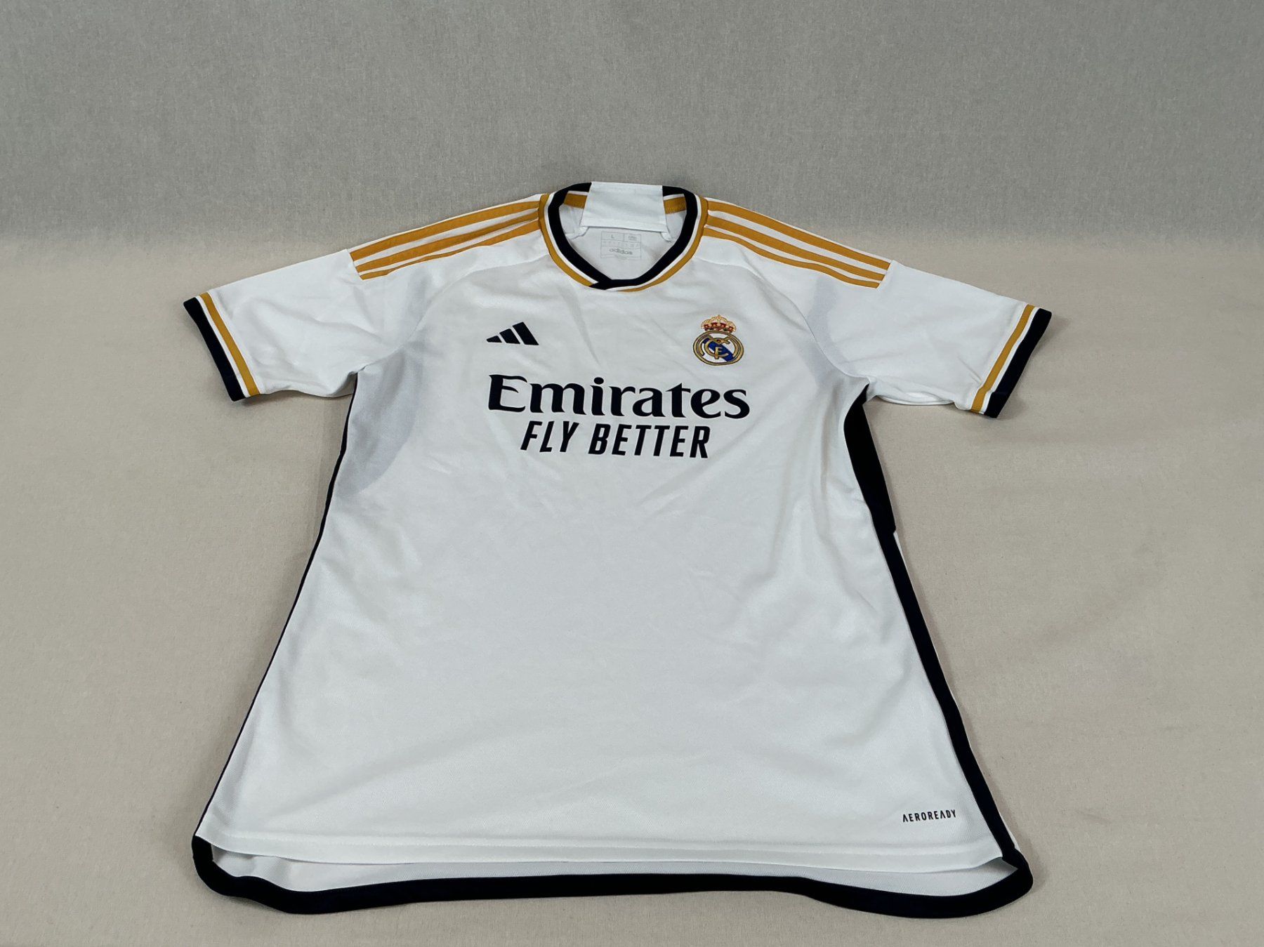 Adidas Leibchen & Hosen: REAL MADRID Trikot Grösse L – Gebraucht aus Richterswil von Restwert_Richterswil 1