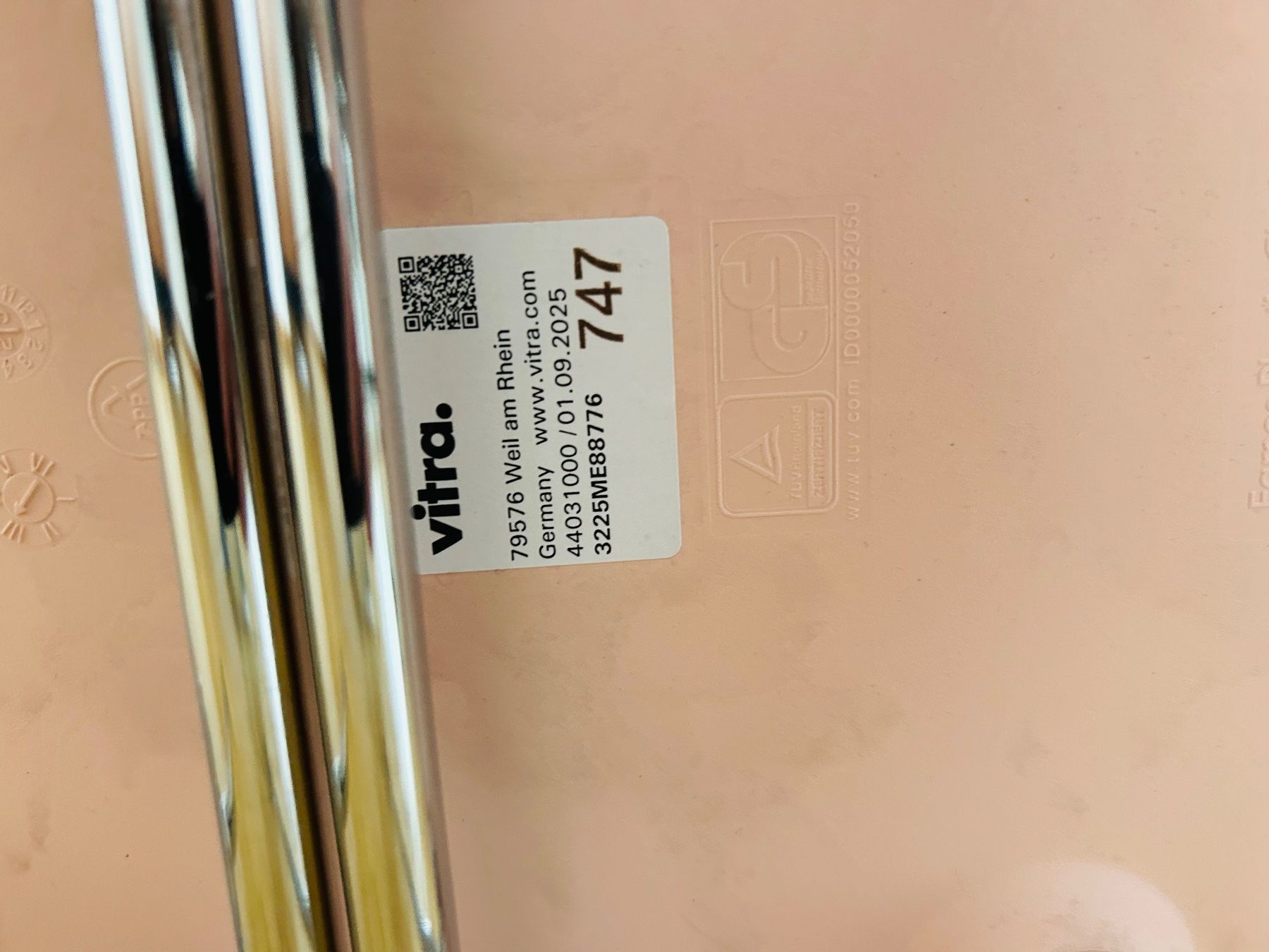Vitra Stühle: Vitra Eames Plastic Side Chair – Neu (gemäss Beschreibung) aus Zürich von _Josh_ 1