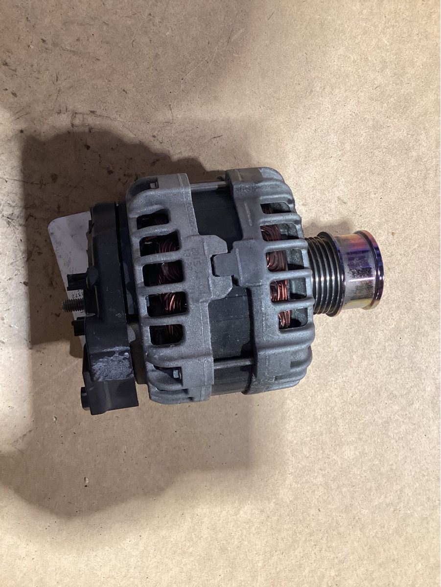 VW Tutti pezzi di ricambio auto: Alternator zu VW Polo 1.2 TSI BMT – Usato da Reichenburg venduto da T864RX 2
