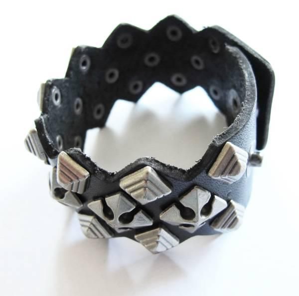 Altri gioielli: Lederarmband mit Nieten 220mm – Nuovo (secondo la descrizione) da Schwanden GL venduto da UHRKNALL 1
