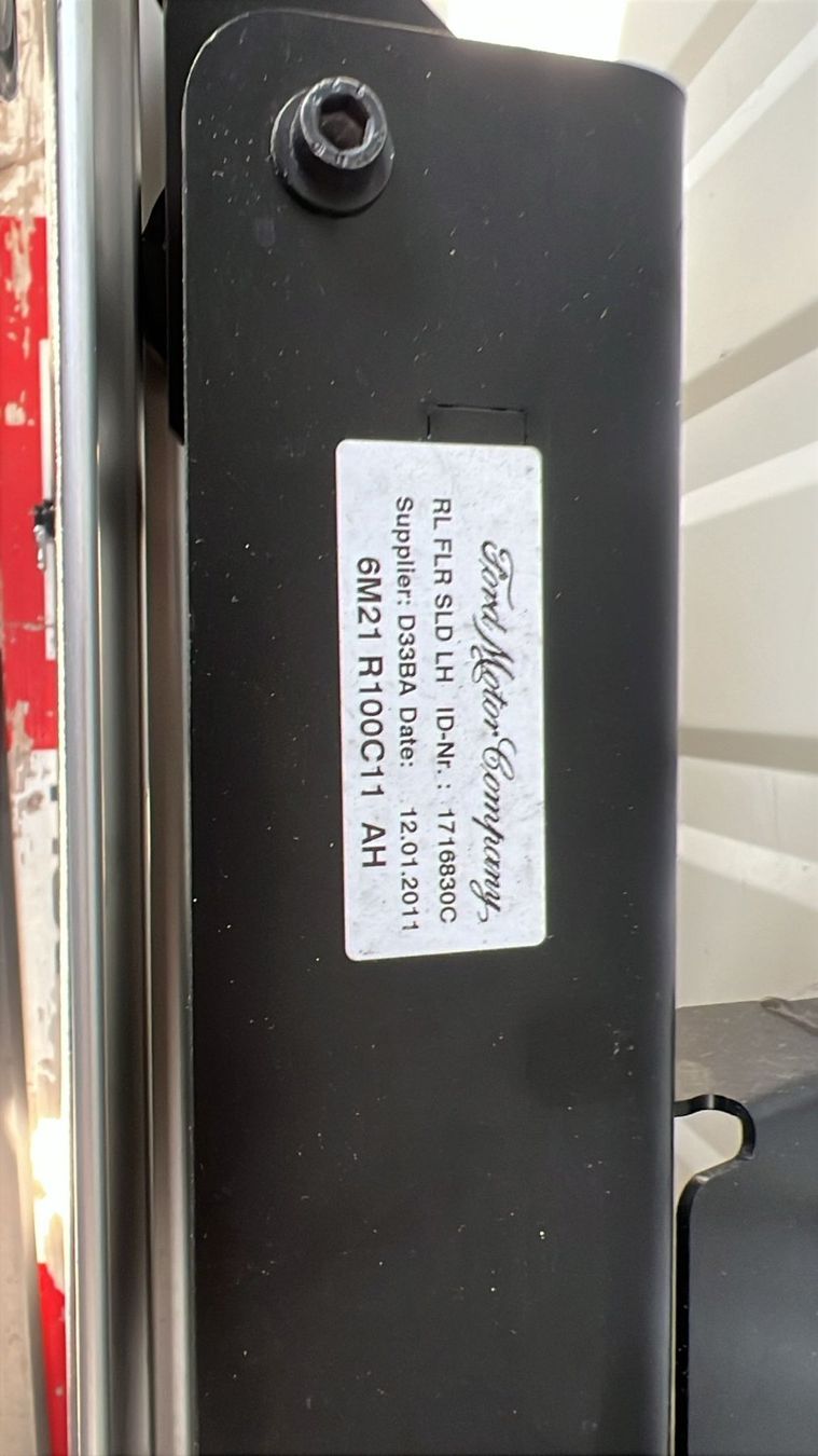 Tutti pezzi di ricambio auto: Ladeboden für Ford – Usato da Bilten venduto da Porsche037 2
