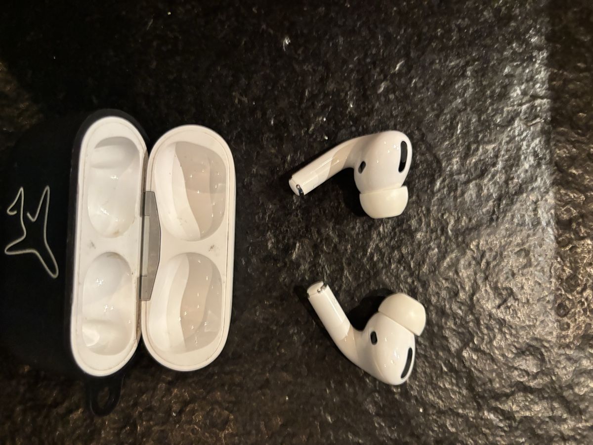 Apple Kopfhörer: Apple AirPod Pro – Defekt aus Stäfa von hokoatu 3