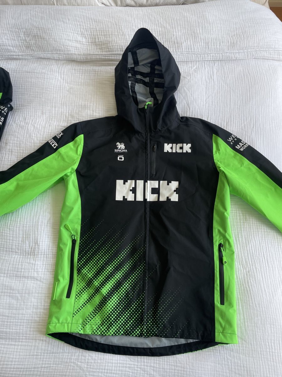 Lotti di vestiti: Stake F1 Team Kick Sauber - Jackets, Vest, Pullover, Polos – Usato da Zürich venduto da Eumi7 4