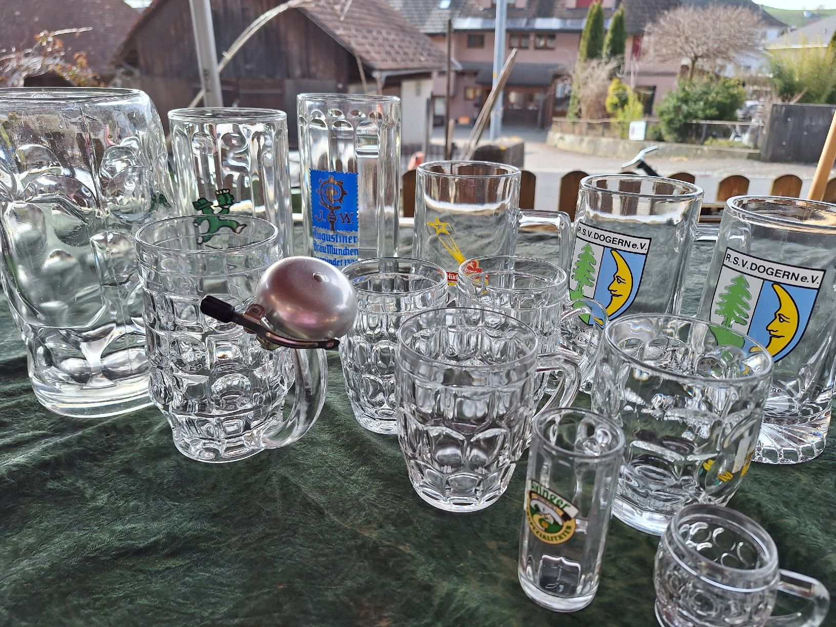 Bicchieri: 13 DIVERSE BIERKRÜGE – Usato da Huttwil venduto da Kunterbuntli