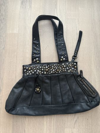 Diesel Lederhandtasche schwarz mit Nieten – top Zustand