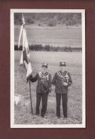 Photo - UNIFORMES et DRAPEAU