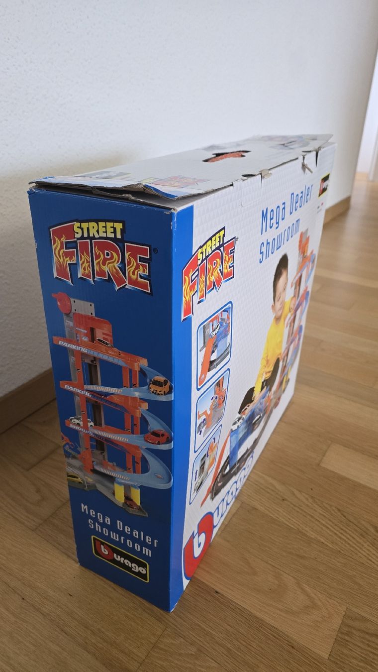 Giocattoli: Bburago Street Fire Mega Auto-Showroom – Usato da Zug venduto da zebbra192 1