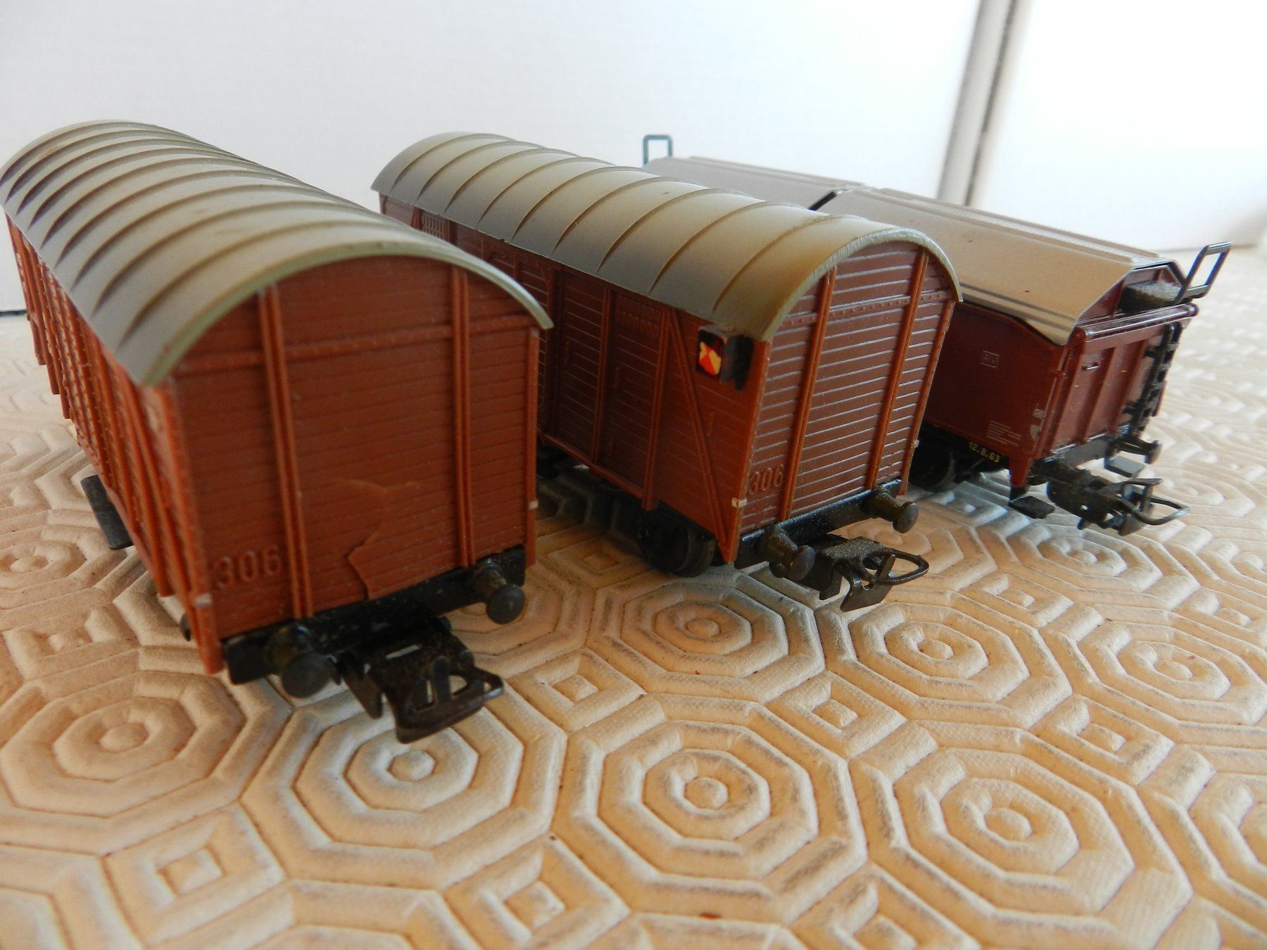 Märklin Modelleisenbahnen: Märklin gedeckte Güterwagen 3 St – Gebraucht aus Arzier-Le Muids von elocin83 1