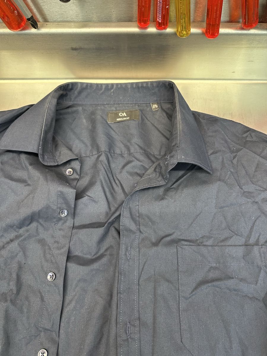 C&A T-Shirts: Kurzarm Hemd C&A Regular Fit dunkelblau – Gebraucht aus Schwende von weesli 1