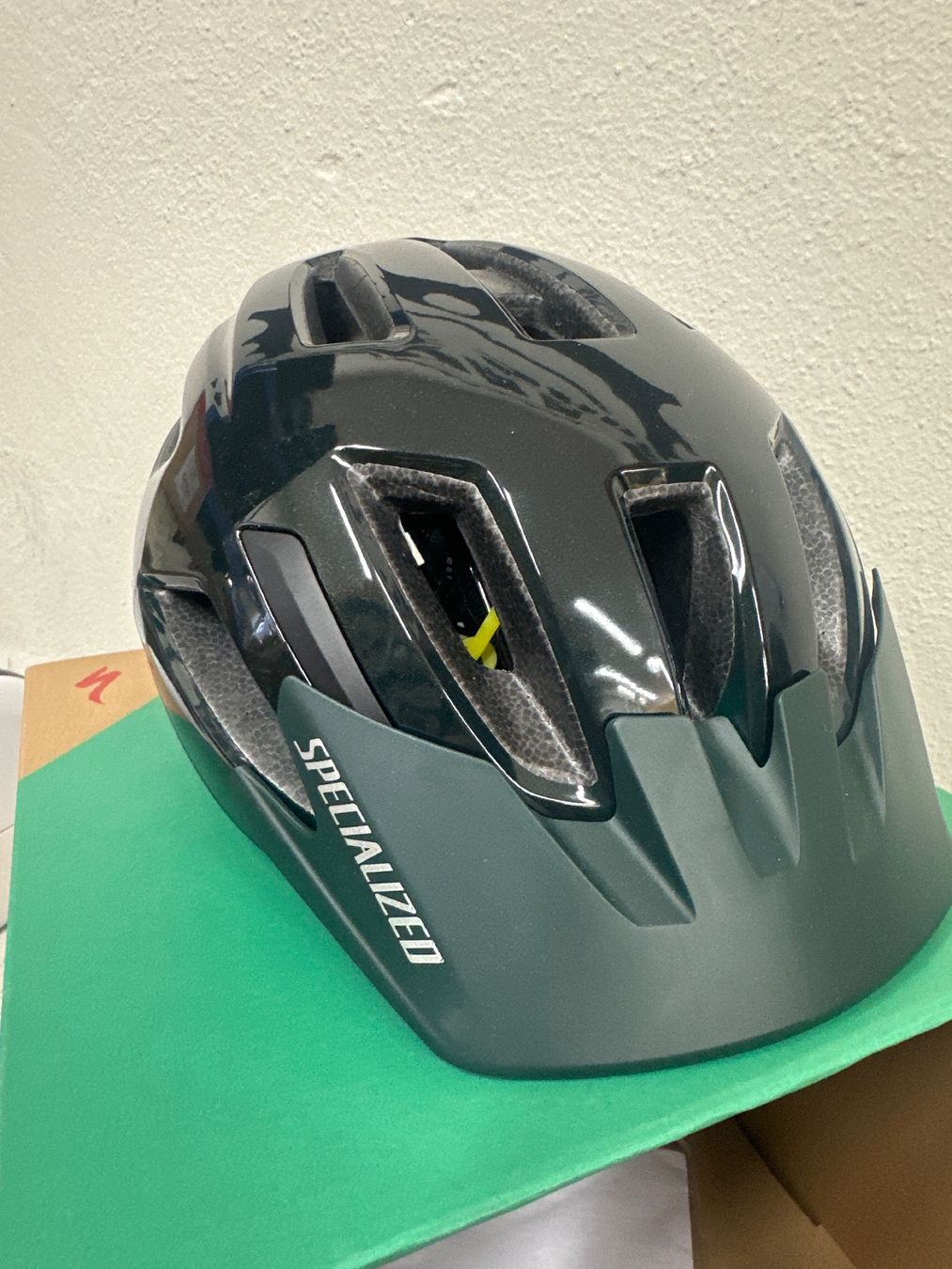 Specialized Caschi: Specialized Kinderhelm Shuffle LED Gr. 50-55cm Neu – Nuovo e nell'imballaggio originale da Zürich venduto da Barspin