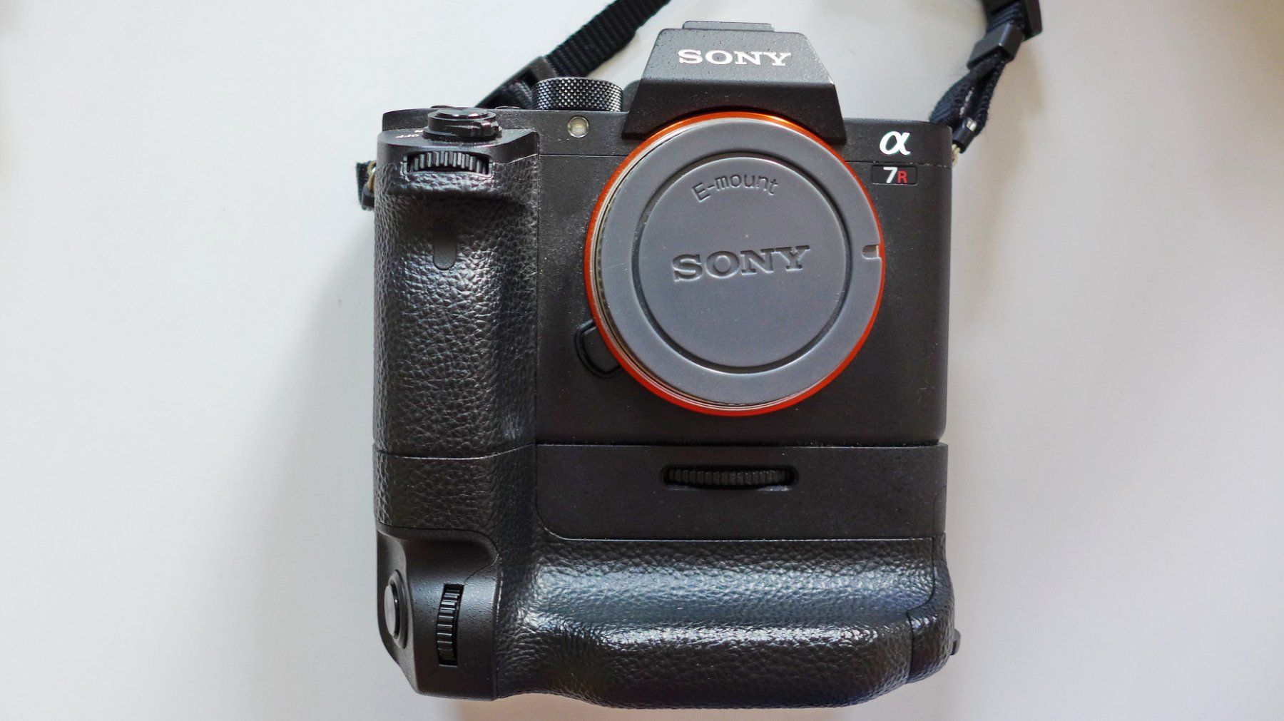 Sony Fotocamera: Sony Alpha 7R 2 Body Defekt ? – Difettoso da Wettingen venduto da Driver788