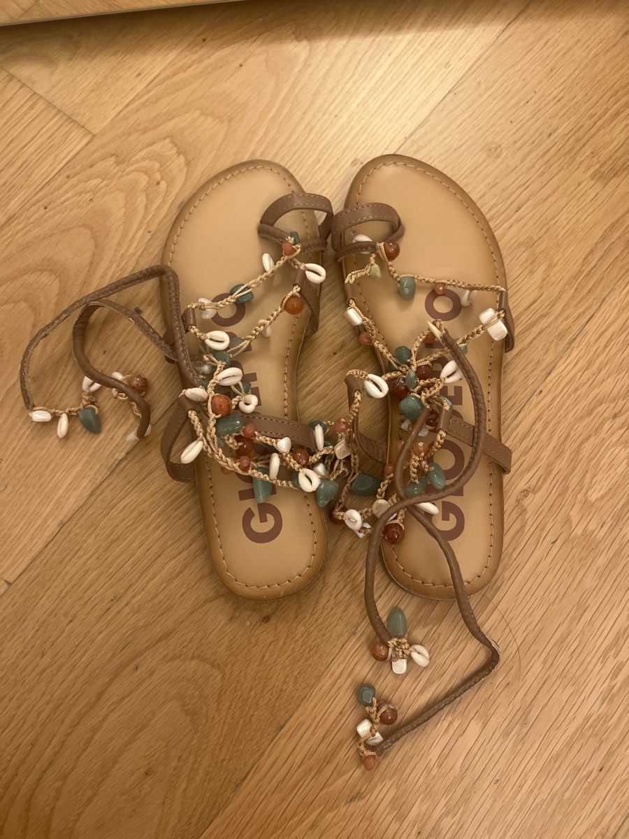 Damenschuhe: Sandalen mit Steinen und Muscheln – Neu (gemäss Beschreibung) aus Zürich von sabri810 1