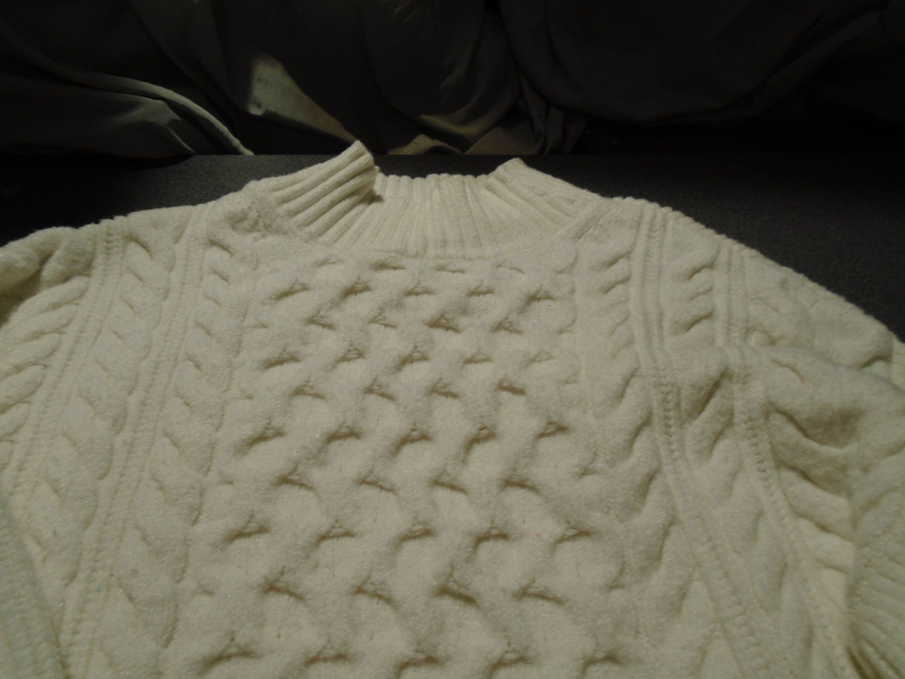 Pullover & Sweatshirts: Pullover ca. Grösse S, eierschalenweiss, Muster gestrickt – Gebraucht aus Zürich von abraxas1291 1