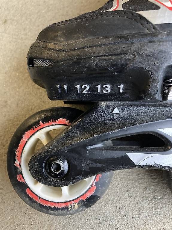 Pattini in linea & Pattini a rotelle: Rollers Rollerblade ajustables 28-32 – Usato da Les Breuleux venduto da Yfridolin 2