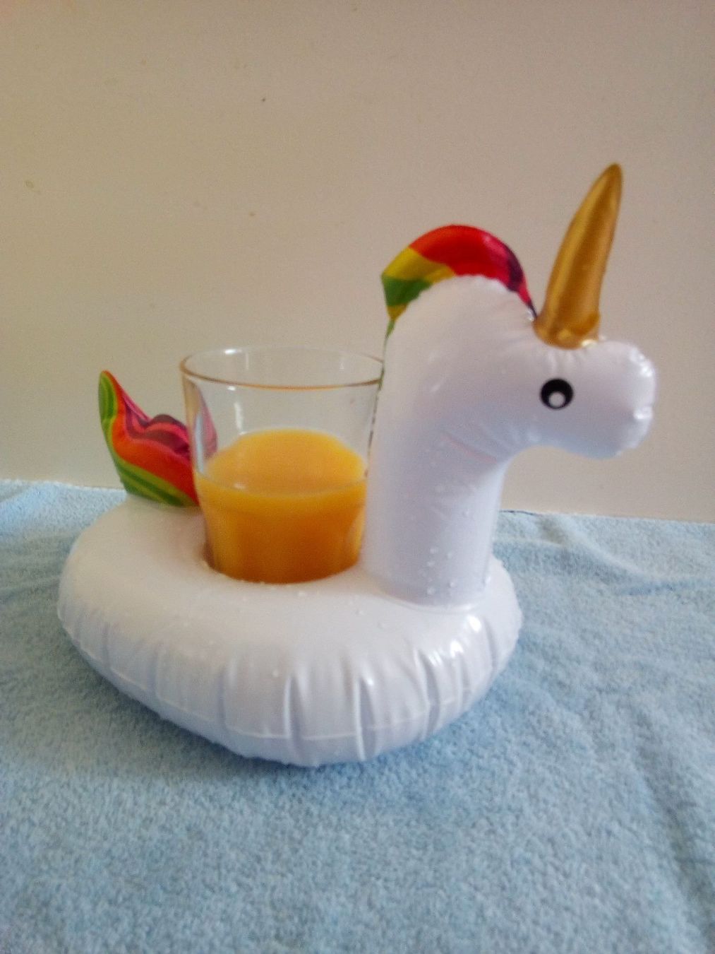 Schwimmbad: Getränkehalter, aufblasbares Einhorn aufblasbar – Neu und originalverpackt aus Zürich von makimakimak 2