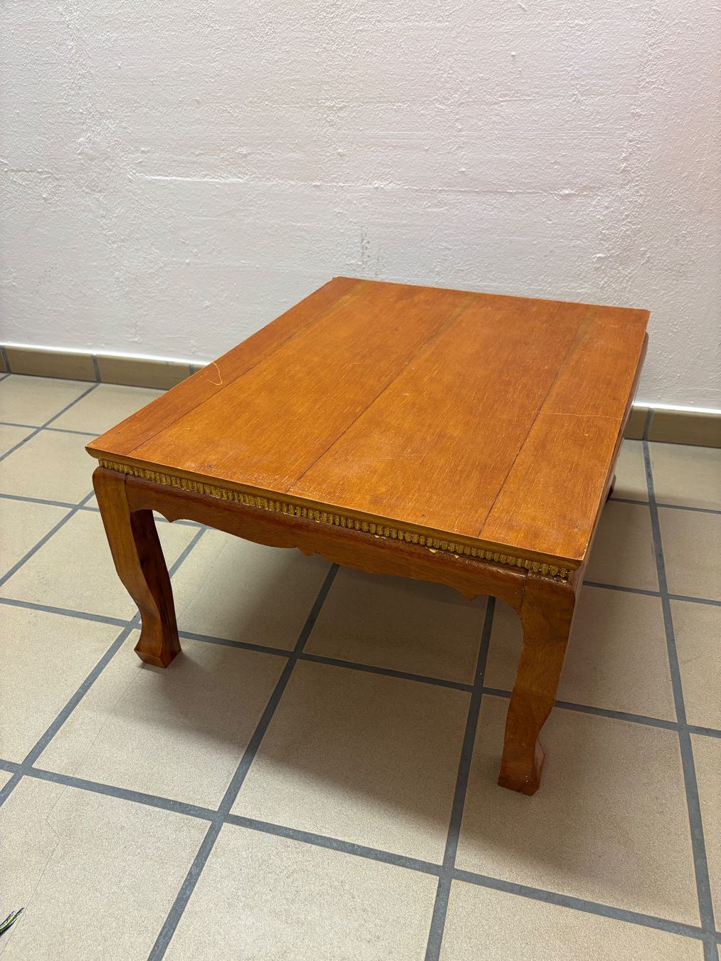 Set di tavolo e panche: Thailändischer Buddha Altar (Hausaltar) – Usato da Winterthur venduto da livianina 3