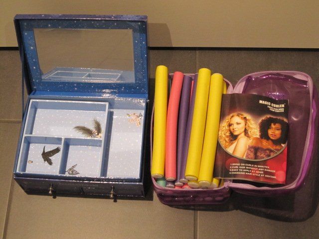 Sonstiger Schmuck: Schmuckschatulle und Haircurler – Gebraucht aus Steinhausen von ladisci