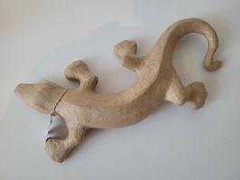 Echse aus Pappmaschée zum Bemalen