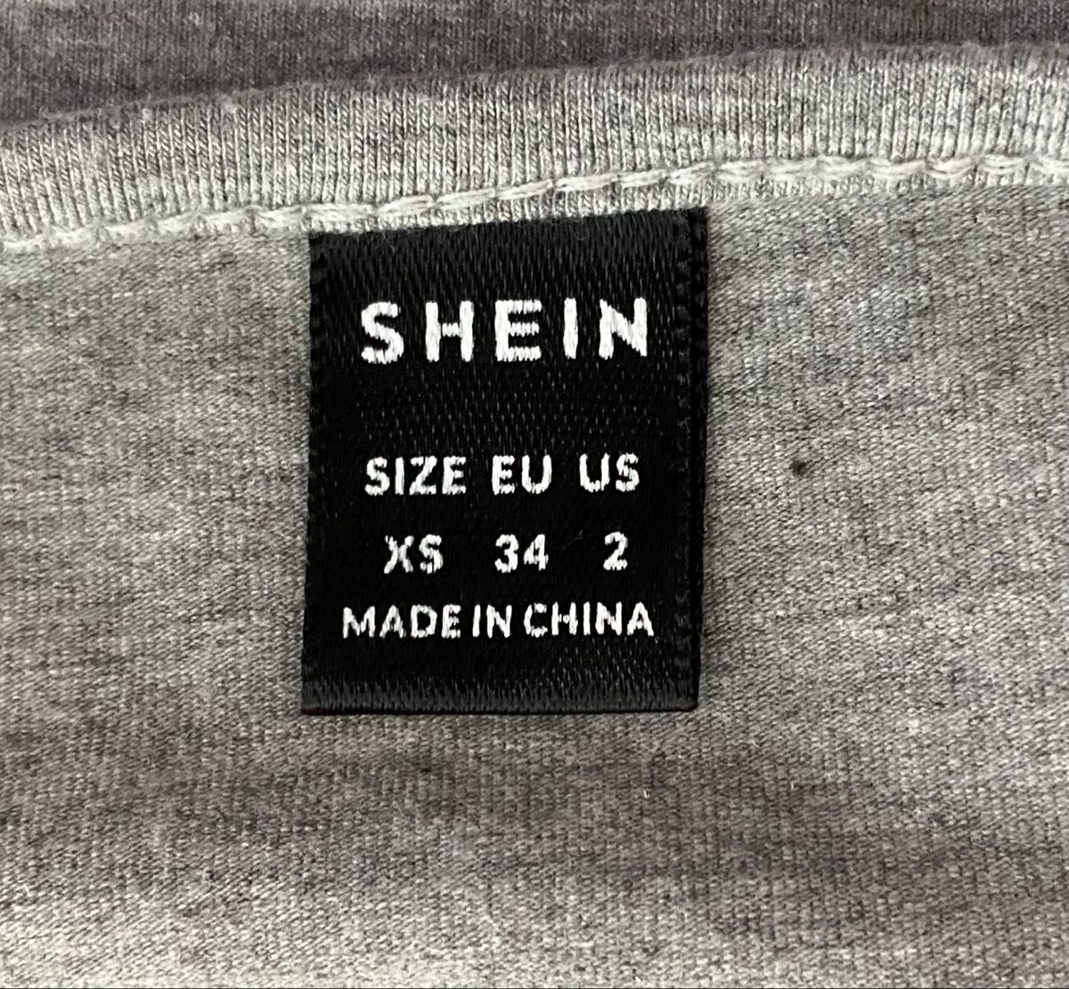 Shein Camicette, T-shirt & Top: Lot de Crop top SHEIN XS – Usato da Moutier venduto da chicboutique 3