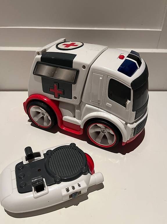 Giocattoli: Voiture télécommandée Ambulance -1er âge – Usato da Onnens VD venduto da thi_6rvw