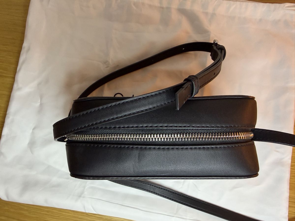 Calvin Klein Borse da donna: Calvin Klein Black Crossbody Bag – Usato da Baar venduto da fan_27lj 2