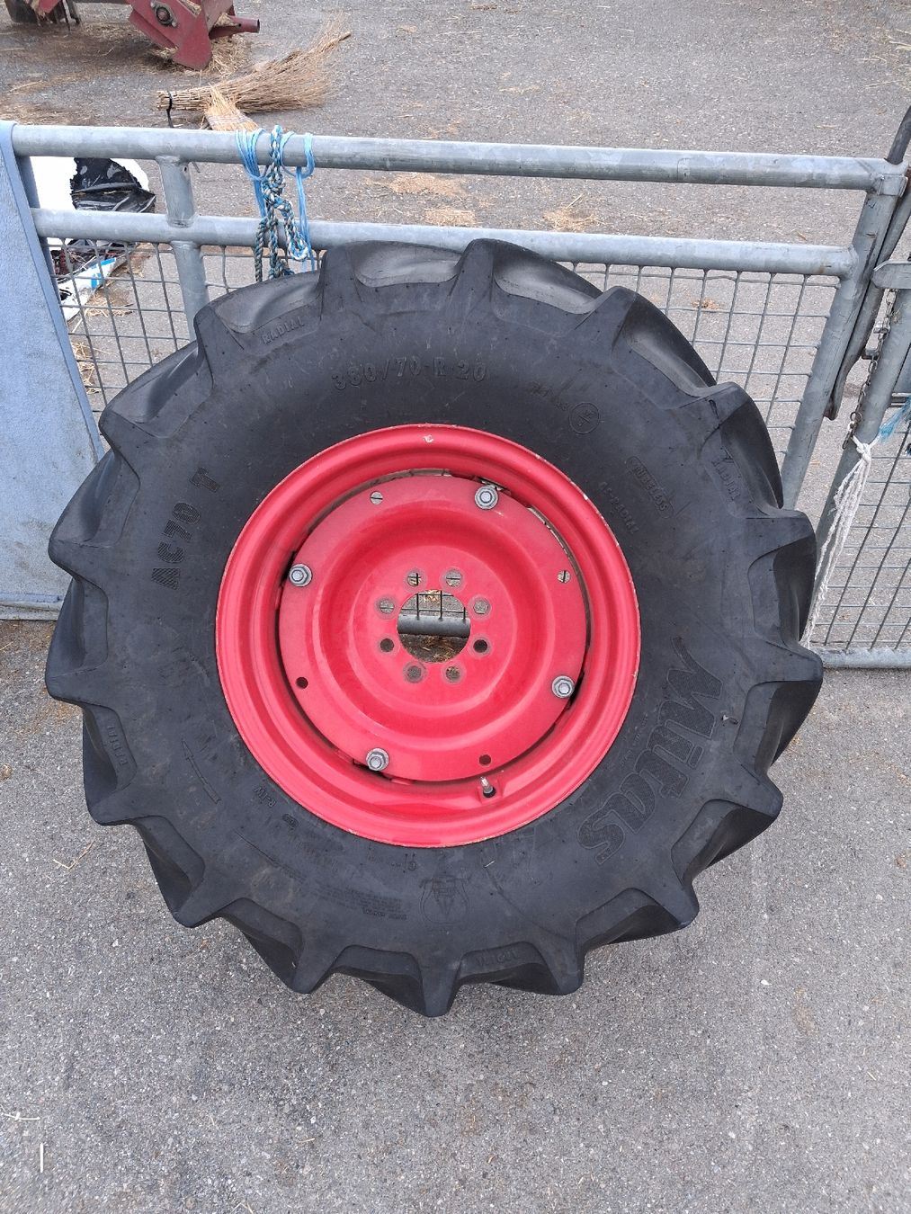 Hürlimann Tracteurs: Hürlimann Traktor Rad – D'occasion à sünikon par Johny7777