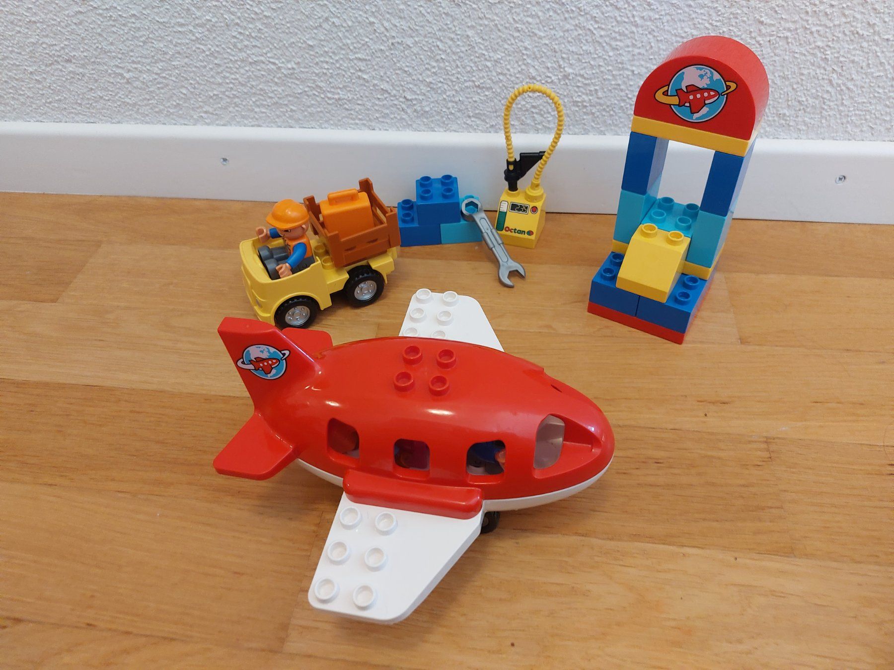 Lego Giocattoli: LEGO Duplo 10590 Flughafen mit Flugzeug – Usato da Balterswil venduto da Steineparadies 2