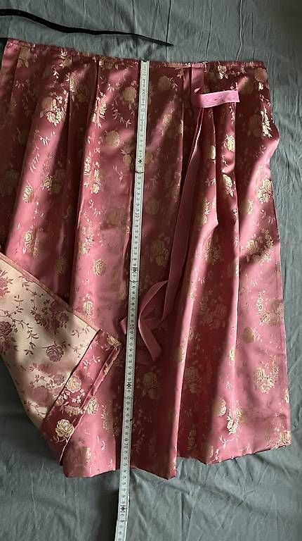 Costumi: Trachtenschürze – Usato da Heimenschwand venduto da Yblubber