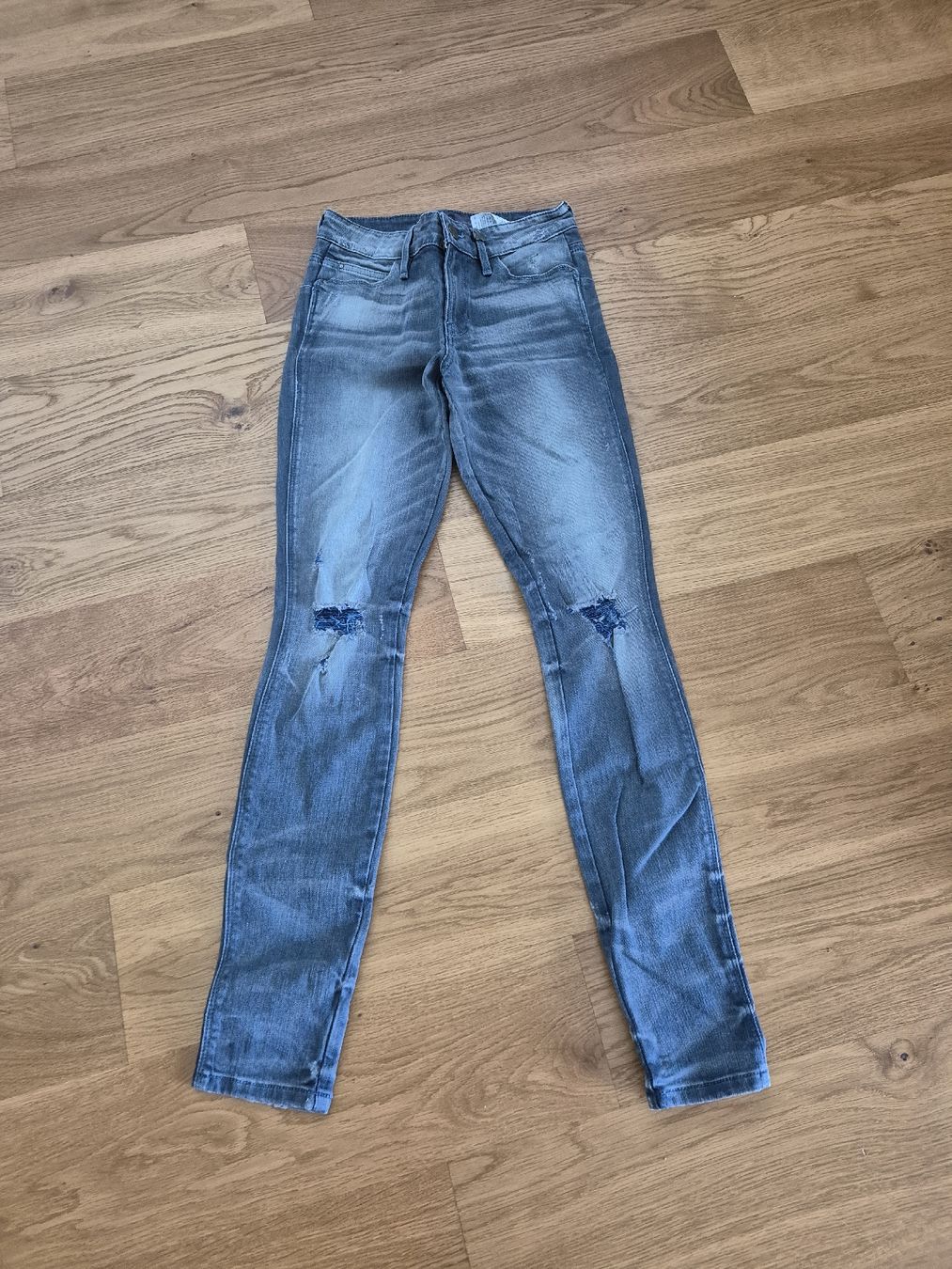 Guess Jeans: Guess Jeans, grau – Nuovo (secondo la descrizione) da Feusisberg venduto da cts_55rn