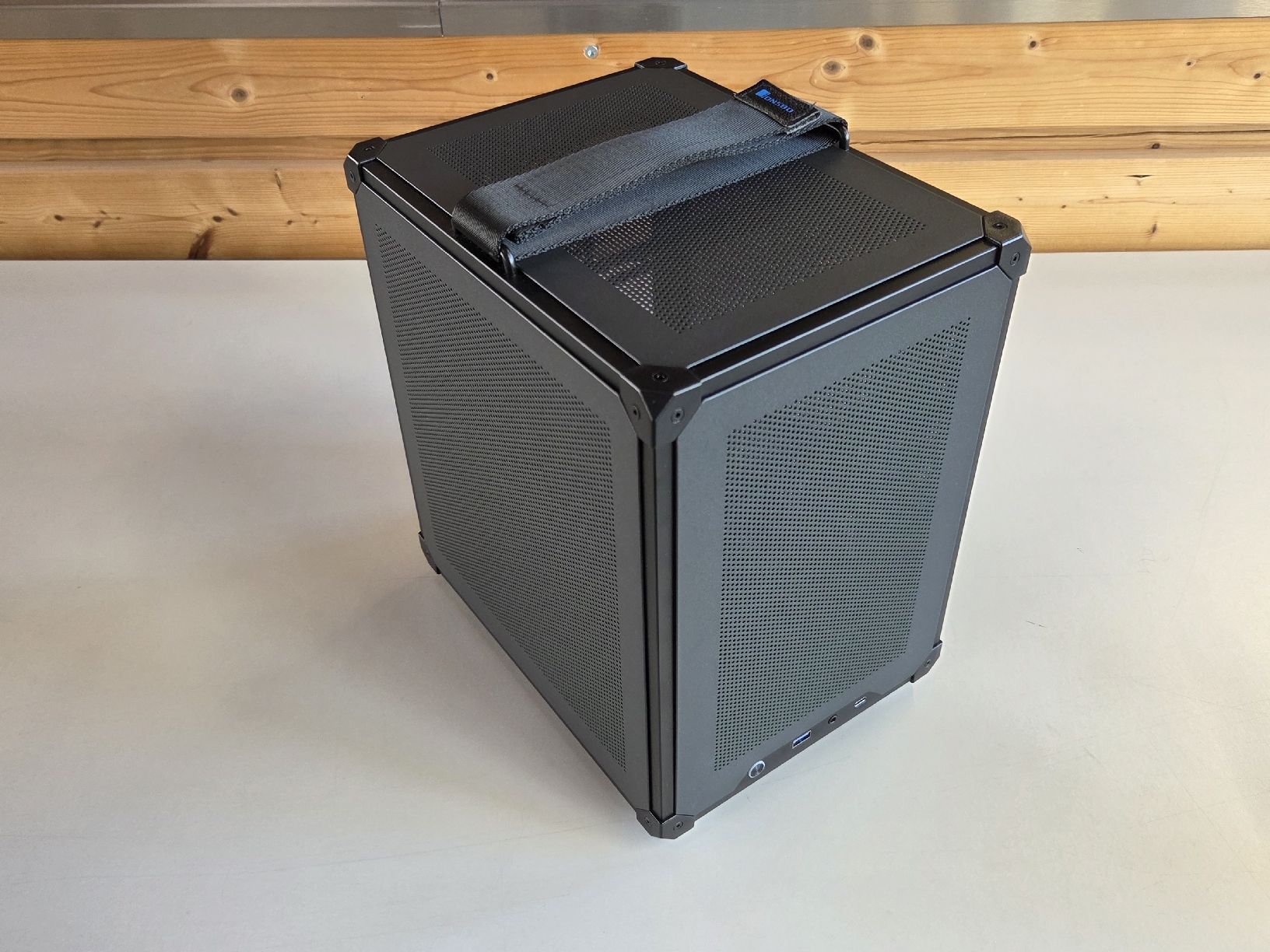 Jonsbo Custodie: Jonsbo C6 Mini Tower PC Gehäuse – Usato da Rotkreuz venduto da vabu33