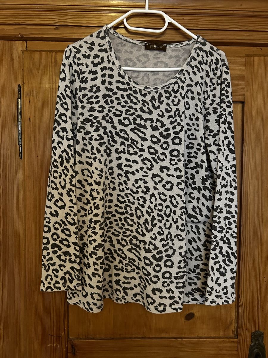 Maglioni & Felpe: Langarm Shirt in Leomuster M – Usato da Winterthur venduto da Sunshineandrain