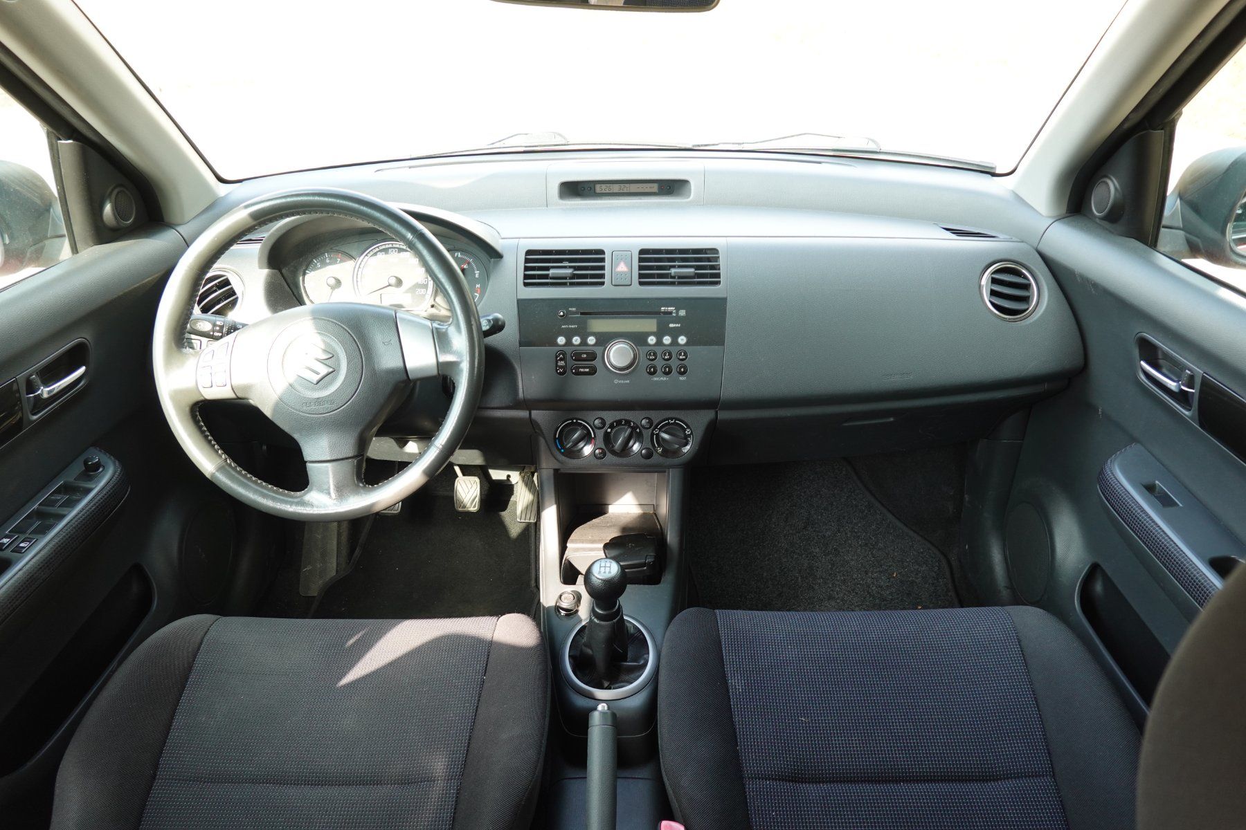 Suzuki Autos: Suzuki Swift 1.3 2007 – D'occasion à Denges par titi613 4