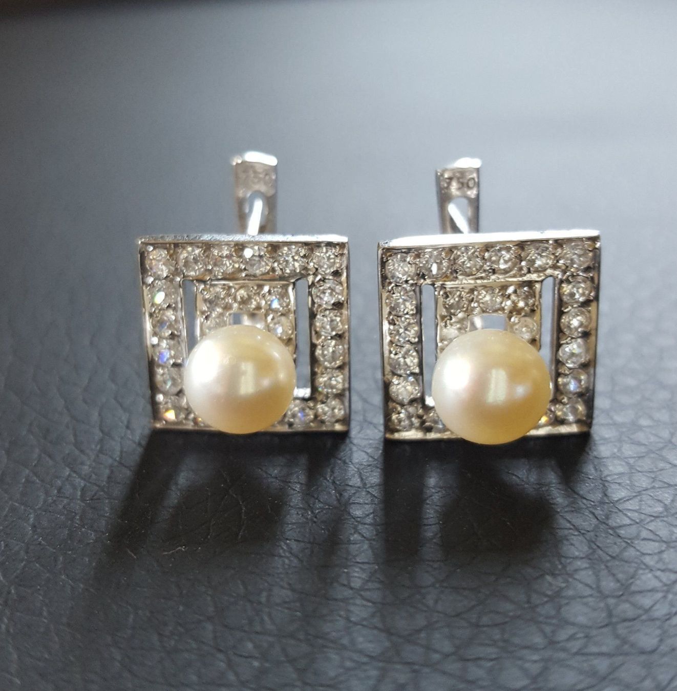 Orecchini pendenti & Orecchini a lobo: 750 Weiss Gold Perlen Ohrstecker/Steine – Usato da Wald ZH venduto da Dasilver