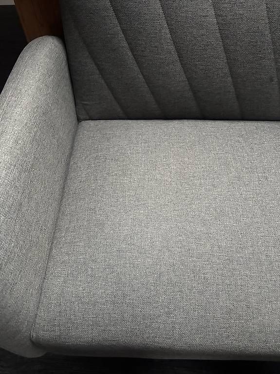 Sofas: Neuwertiges JYSK PARADIS Schlafsofa  Hellgrau / Eiche – D'occasion à Rüderswil par Juswg79 3