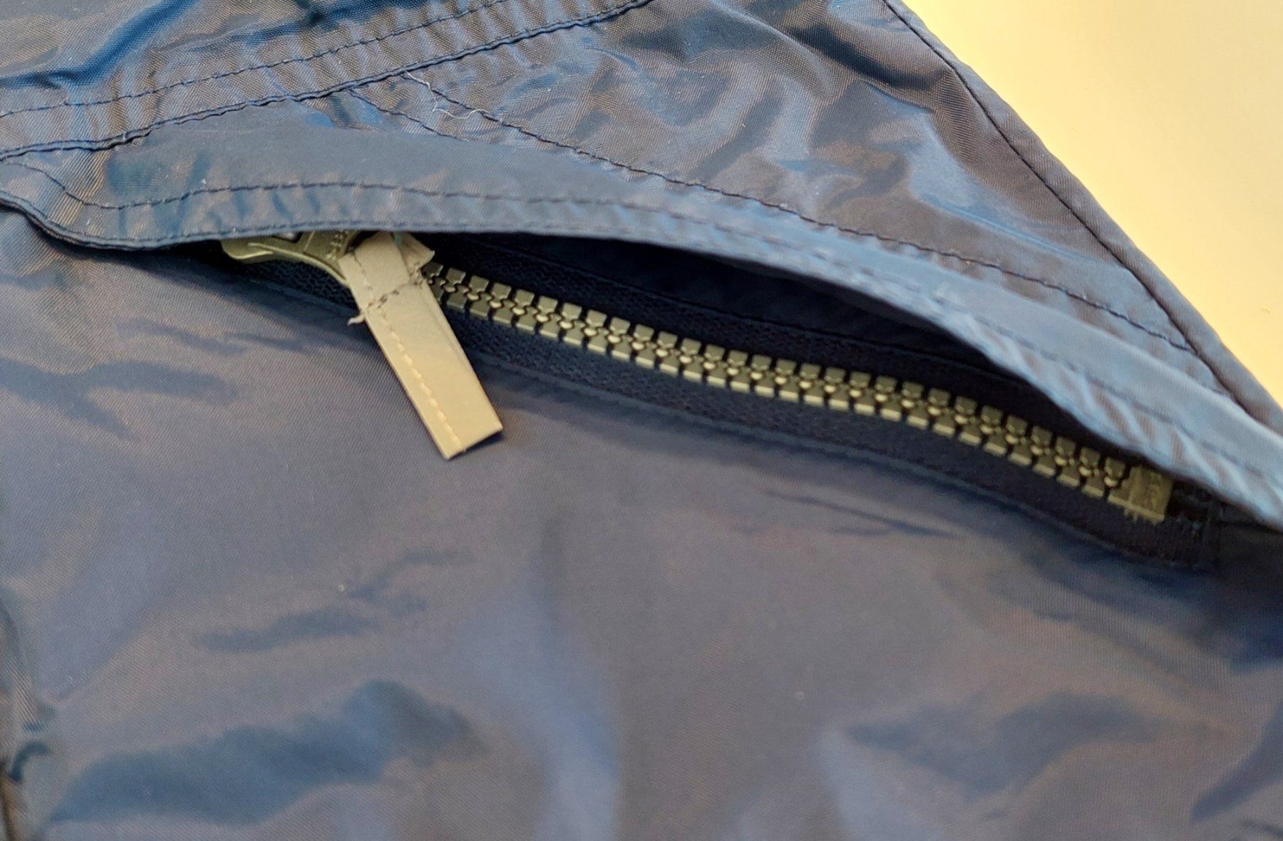 Jacken & Mäntel: REGENJACKE mit KAPUZE & NETZFUTTER | Grösse 104 | Dunkelblau – Neu (gemäss Beschreibung) aus Oberweningen von Feindesign 5