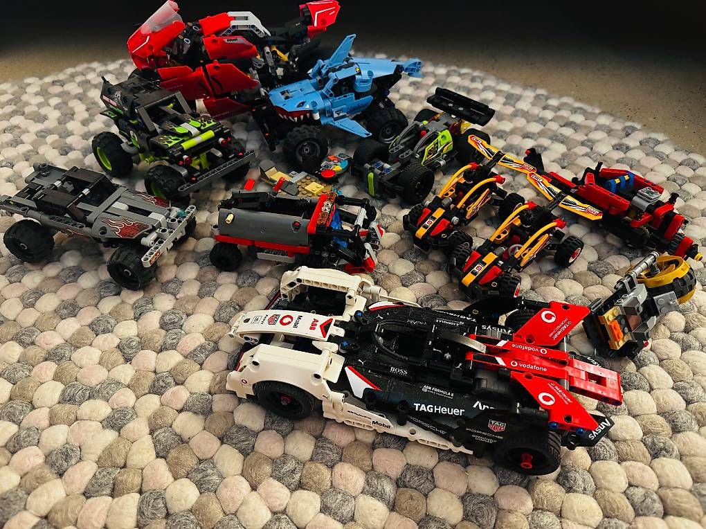Lego Spielzeuge: Diverse Lego Autos – Gebraucht aus Binningen von bebema
