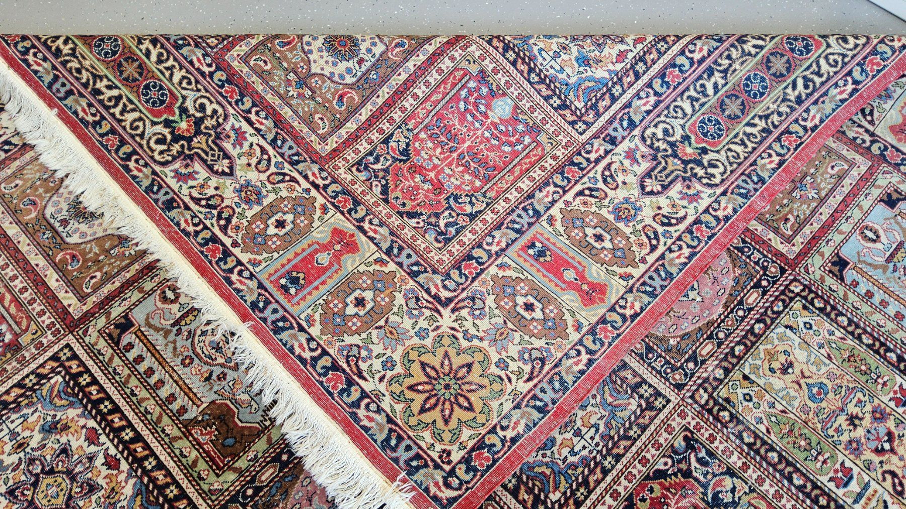 Tapis: Ancien tapis – D'occasion à Malleray par Frederic24 7
