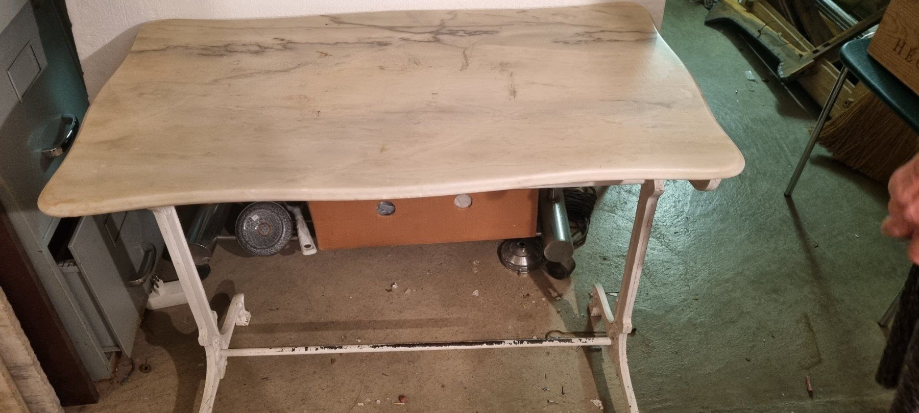 Tables: Französischer Bistrotisch  mit Marmorplatte – D'occasion à Basel par Jcva 1