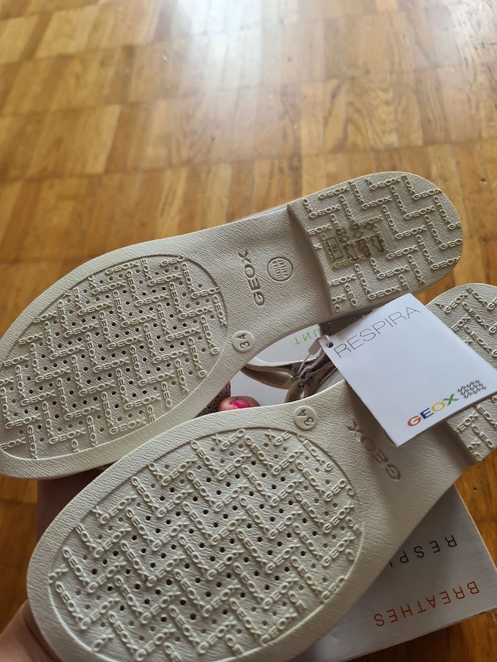 Geox Scarpe per ragazze: Geox Sandale neu gr 34 – Nuovo e nell'imballaggio originale da Emmenbrücke venduto da gatasalvache 4