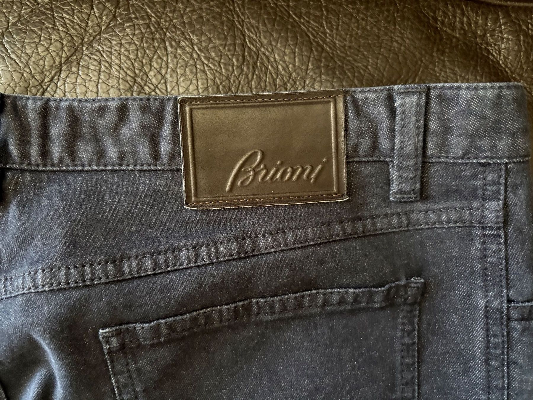 Brioni Jeans: Brioni Jeans Gr. 55 (L) – Usato da Arzier-Le Muids venduto da Pharmland