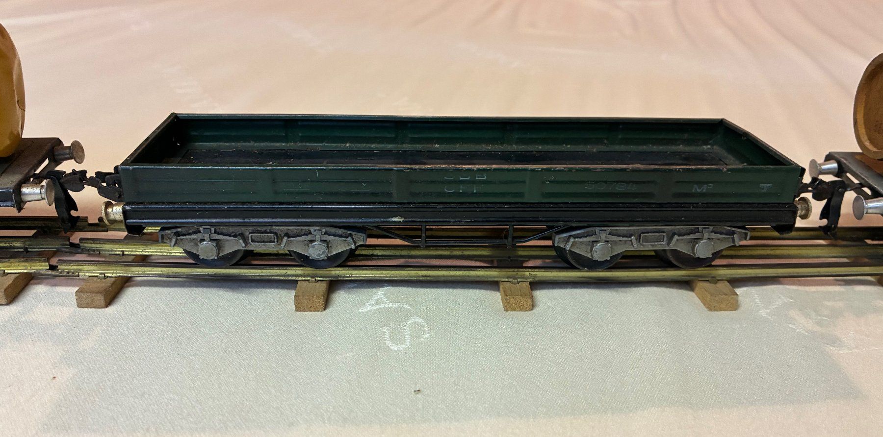 Buco Modellini di ferrovie: Buco Modell Eisenbahnwagen 4 Stk., Spur 0, 32mm – Usato da Uznach venduto da Kas-Fri 4