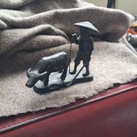 Antike kleine Figur Bauer mit Büffel, Kunst Bronze, Sammlers
