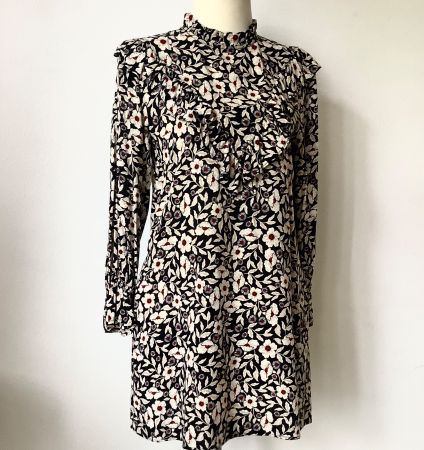 ZARA Kleid in 34 XS Blumenmuster mit Rüschen