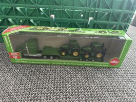 SIKU 1:87 Tieflader mit JD Traktoren ab 9.-
