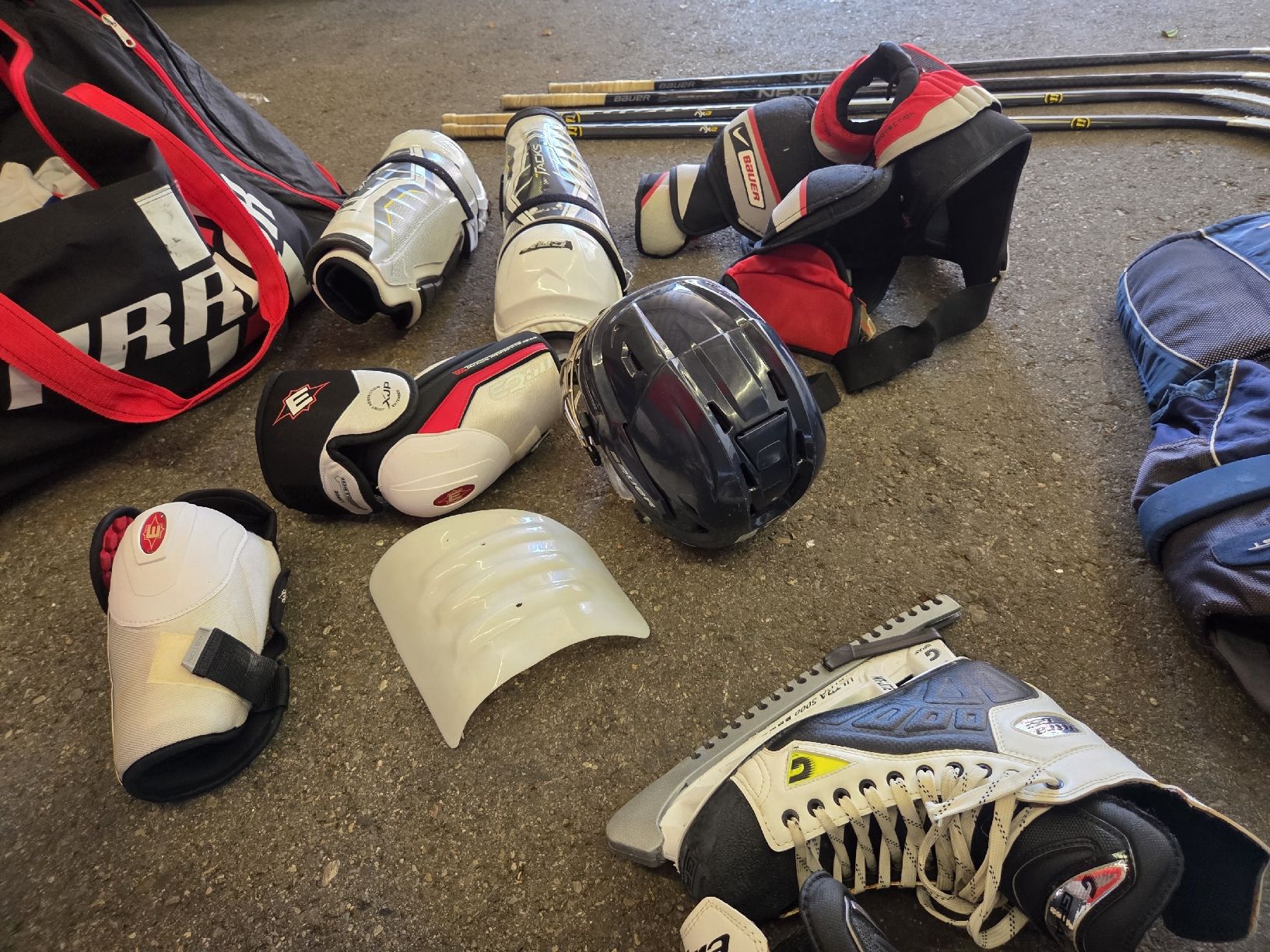 Bauer Schutz & Schoner: Eishockey Ausrüstung  – Gebraucht aus Oberhasli von General-Dealer 8