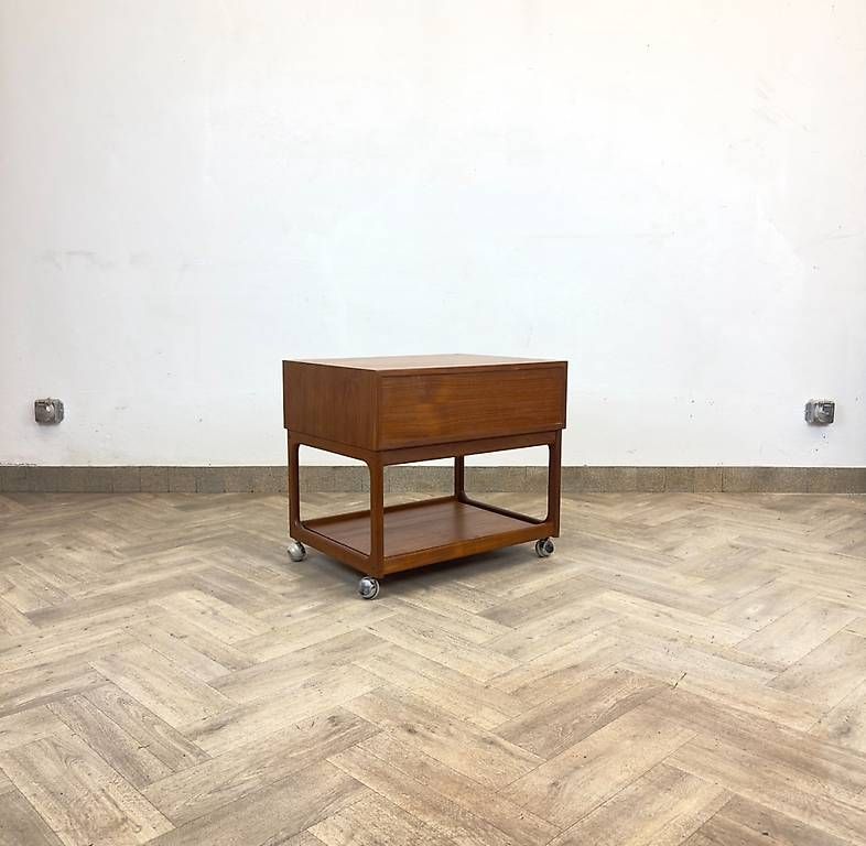 Carrelli di servizio: Mid Century dänischer teak Servierwagen by Brouer – Usato da basel venduto da vintory.ch 3