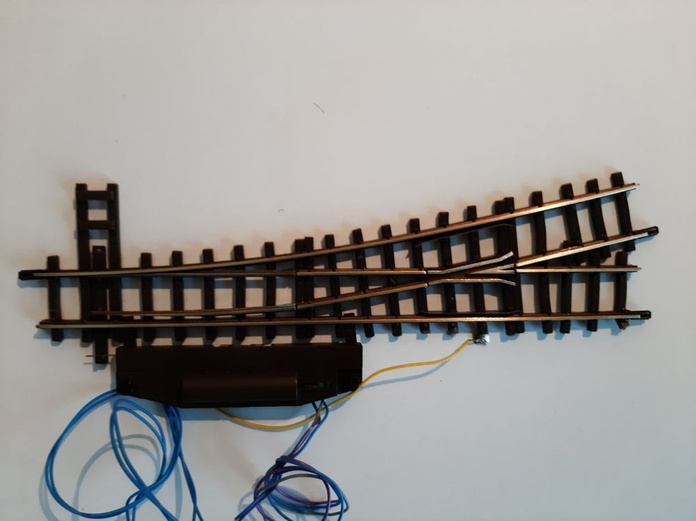 Bemo Modelleisenbahnen: Bemo H0m 4207 000 Weiche links 12° mit Antrieb – Gebraucht aus Thun von Schwarzsee48 4