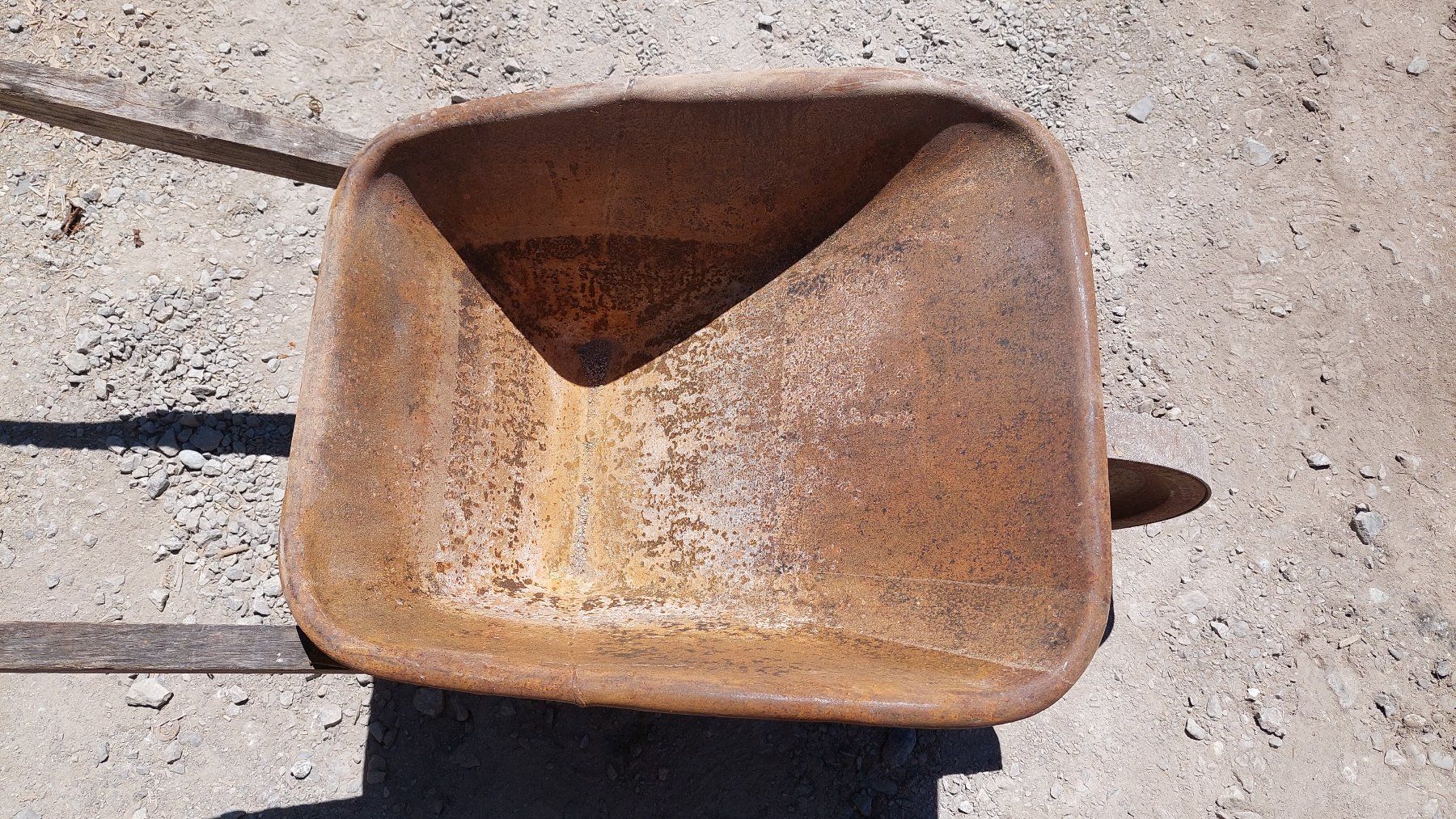 Schubkarren: Originelle Vintage Spitzboden Karrette mit Metallrad – Gebraucht aus Muri b. Bern von Spassholz 3