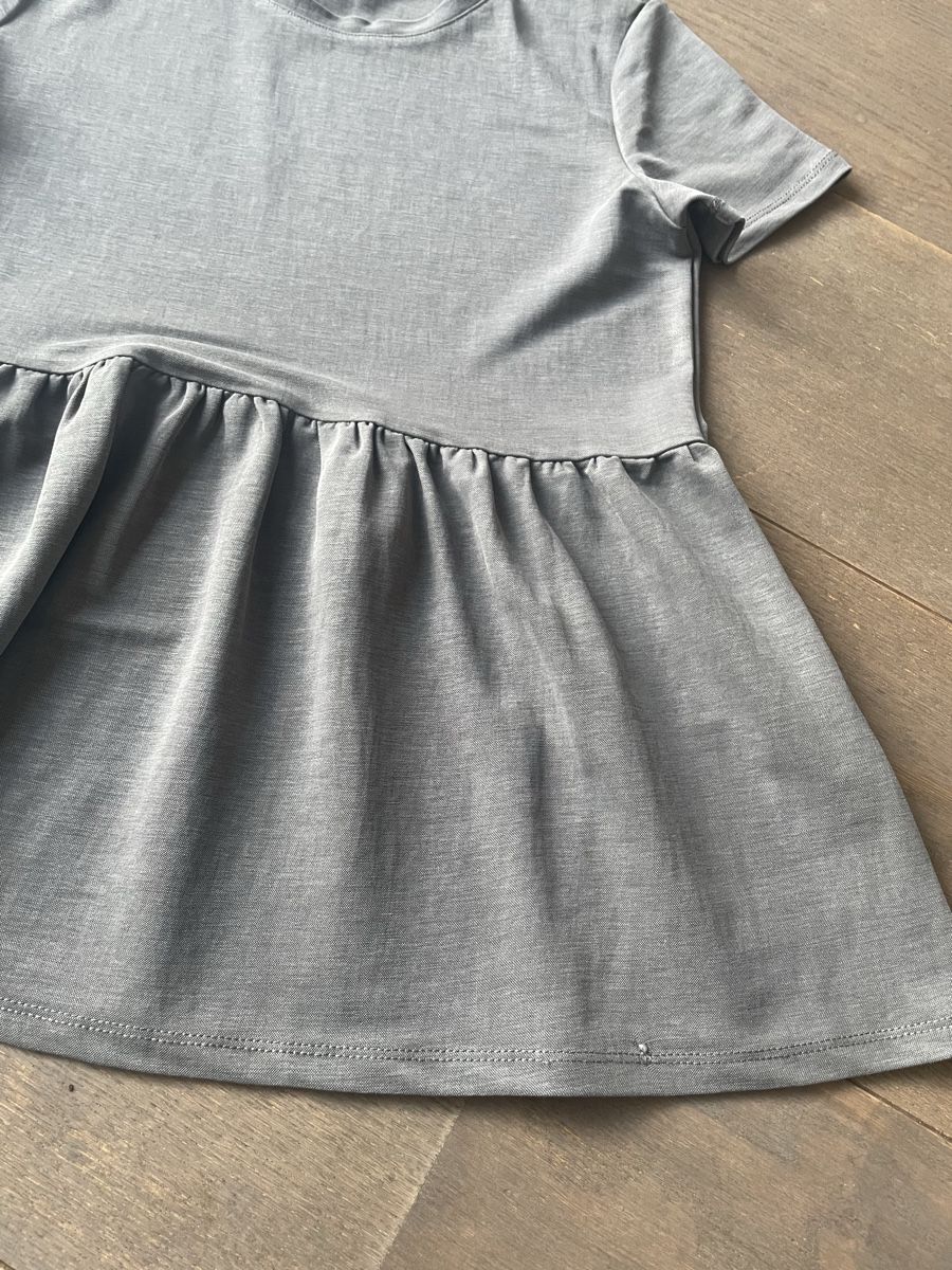 Zara T-shirt: T-shirt Zara anthracite S – Usato da gland venduto da Moral 4
